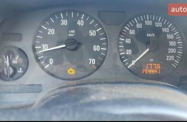 Серый Опель Астра, объемом двигателя 1.6 л и пробегом 254 тыс. км за 2050 $, фото 4 на Automoto.ua