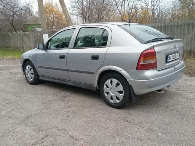 Серый Опель Астра, объемом двигателя 1.6 л и пробегом 300 тыс. км за 1950 $, фото 1 на Automoto.ua