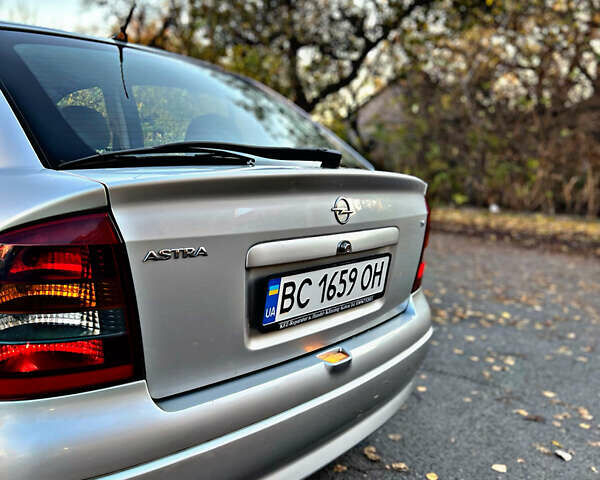 Серый Опель Астра, объемом двигателя 1.6 л и пробегом 110 тыс. км за 2800 $, фото 13 на Automoto.ua