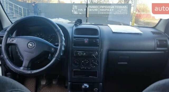 Серый Опель Астра, объемом двигателя 1.6 л и пробегом 254 тыс. км за 2050 $, фото 3 на Automoto.ua