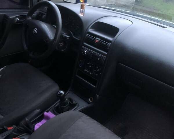 Серый Опель Астра, объемом двигателя 1.6 л и пробегом 281 тыс. км за 1900 $, фото 2 на Automoto.ua