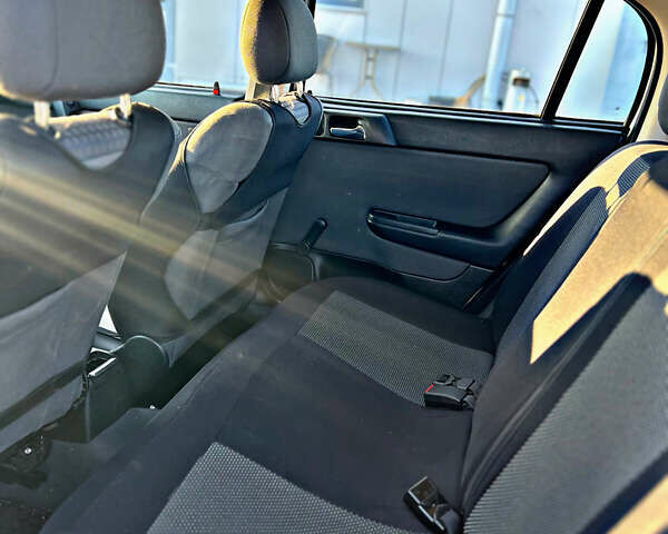 Серый Опель Астра, объемом двигателя 1.6 л и пробегом 110 тыс. км за 2800 $, фото 32 на Automoto.ua