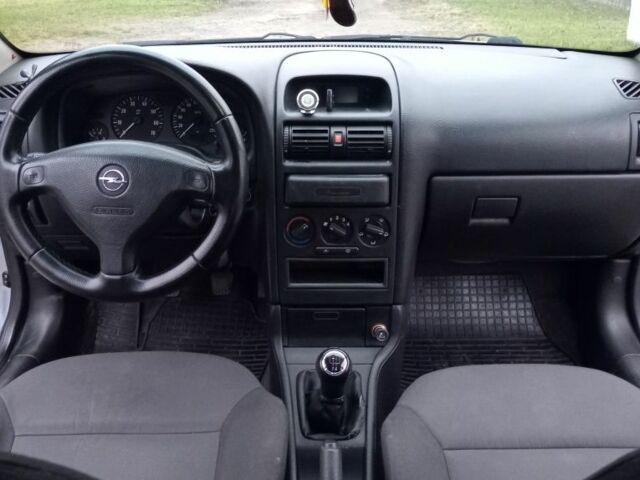 Серый Опель Астра, объемом двигателя 1.6 л и пробегом 300 тыс. км за 1950 $, фото 7 на Automoto.ua