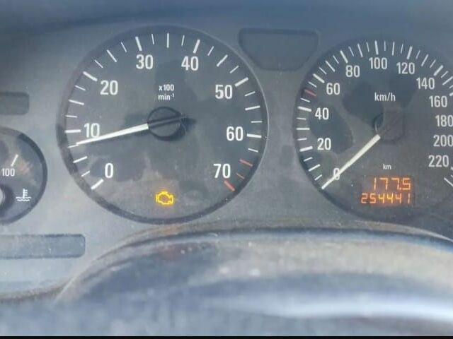 Серый Опель Астра, объемом двигателя 0 л и пробегом 254 тыс. км за 2050 $, фото 4 на Automoto.ua