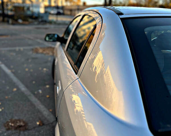 Серый Опель Астра, объемом двигателя 1.6 л и пробегом 110 тыс. км за 2800 $, фото 12 на Automoto.ua