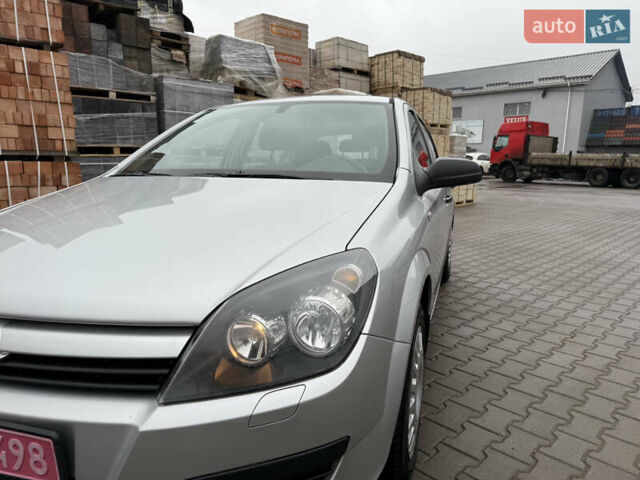 Серый Опель Астра, объемом двигателя 1.6 л и пробегом 168 тыс. км за 5100 $, фото 4 на Automoto.ua