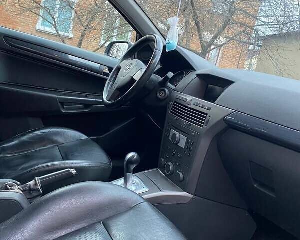 Серый Опель Астра, объемом двигателя 1.6 л и пробегом 210 тыс. км за 5200 $, фото 7 на Automoto.ua