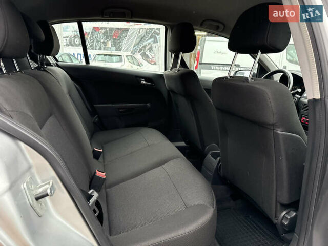 Серый Опель Астра, объемом двигателя 1.6 л и пробегом 168 тыс. км за 5100 $, фото 43 на Automoto.ua