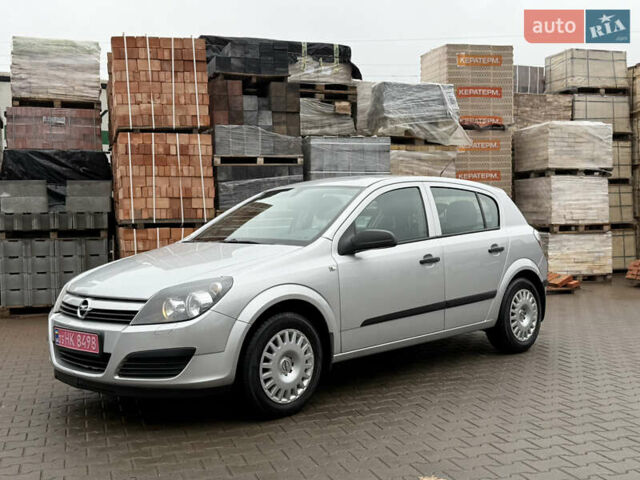 Серый Опель Астра, объемом двигателя 1.6 л и пробегом 168 тыс. км за 5100 $, фото 1 на Automoto.ua