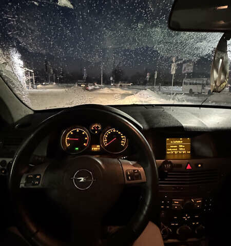 Серый Опель Астра, объемом двигателя 1.7 л и пробегом 370 тыс. км за 3200 $, фото 6 на Automoto.ua