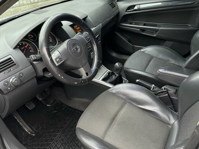 Серый Опель Астра, объемом двигателя 1.6 л и пробегом 280 тыс. км за 4100 $, фото 5 на Automoto.ua