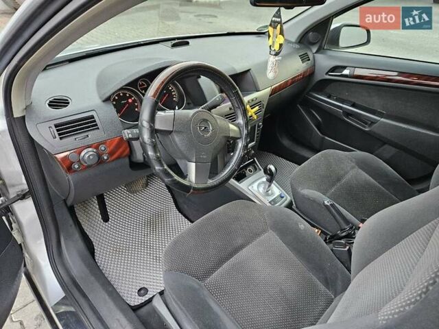 Серый Опель Астра, объемом двигателя 1.6 л и пробегом 194 тыс. км за 5200 $, фото 5 на Automoto.ua