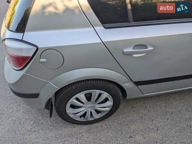 Серый Опель Астра, объемом двигателя 1.6 л и пробегом 200 тыс. км за 3900 $, фото 9 на Automoto.ua