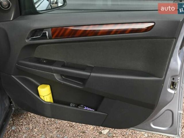 Серый Опель Астра, объемом двигателя 1.6 л и пробегом 188 тыс. км за 4500 $, фото 25 на Automoto.ua