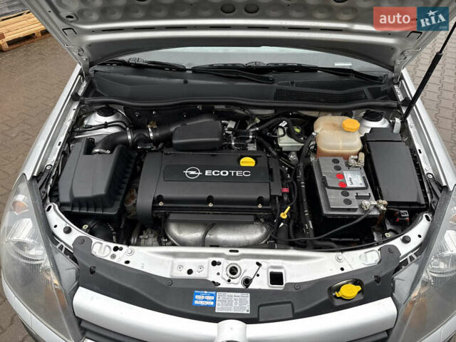 Серый Опель Астра, объемом двигателя 1.6 л и пробегом 168 тыс. км за 5100 $, фото 52 на Automoto.ua