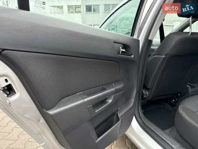 Серый Опель Астра, объемом двигателя 1.6 л и пробегом 168 тыс. км за 5100 $, фото 34 на Automoto.ua