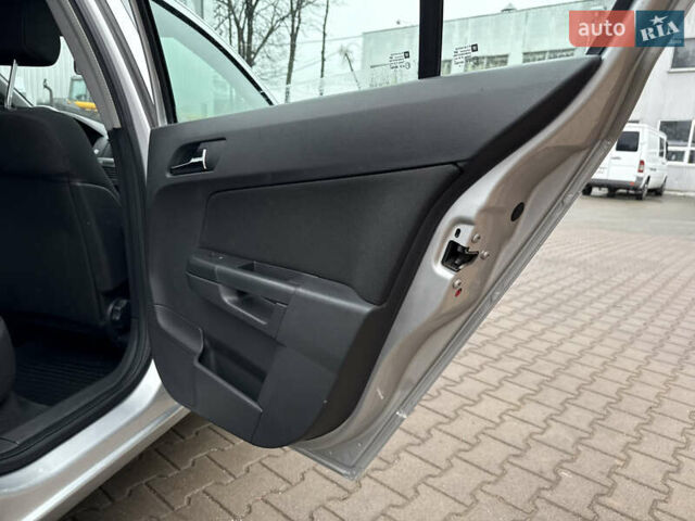 Серый Опель Астра, объемом двигателя 1.6 л и пробегом 168 тыс. км за 5100 $, фото 41 на Automoto.ua