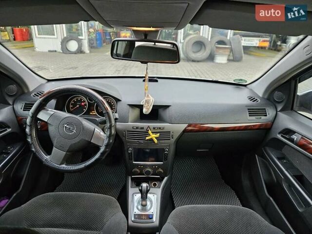 Серый Опель Астра, объемом двигателя 1.6 л и пробегом 194 тыс. км за 5200 $, фото 2 на Automoto.ua