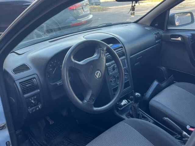 Серый Опель Астра, объемом двигателя 1.6 л и пробегом 266 тыс. км за 2700 $, фото 4 на Automoto.ua