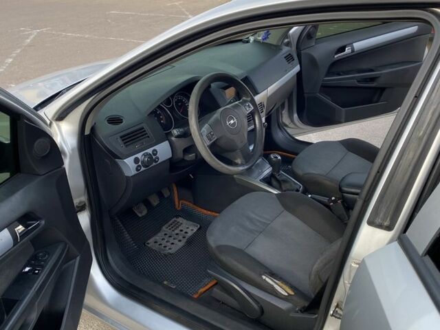 Серый Опель Астра, объемом двигателя 1.6 л и пробегом 291 тыс. км за 3700 $, фото 4 на Automoto.ua