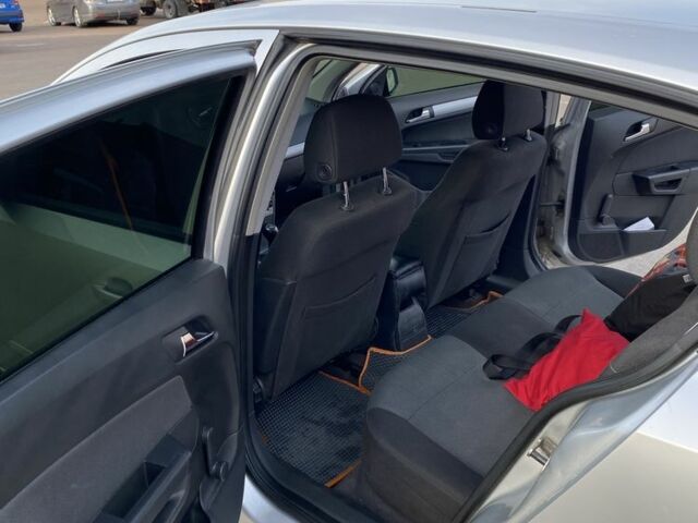 Серый Опель Астра, объемом двигателя 1.6 л и пробегом 291 тыс. км за 3700 $, фото 3 на Automoto.ua