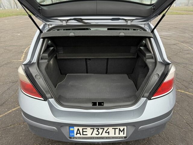 Серый Опель Астра, объемом двигателя 1.4 л и пробегом 270 тыс. км за 5000 $, фото 4 на Automoto.ua