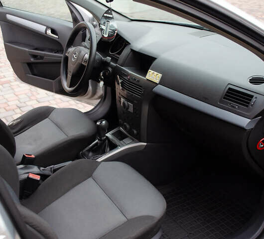 Опель Астра 2004 в Смеле на Automoto.ua Серый Опель Астра, объемом двигателя 1.6 л и пробегом 220 тыс. км за 4500 $, фото 14 на Automoto.ua