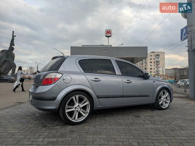 Серый Опель Астра, объемом двигателя 1.6 л и пробегом 290 тыс. км за 4999 $, фото 2 на Automoto.ua