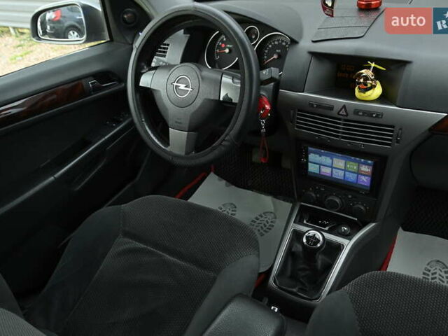 Серый Опель Астра, объемом двигателя 1.6 л и пробегом 188 тыс. км за 4500 $, фото 23 на Automoto.ua
