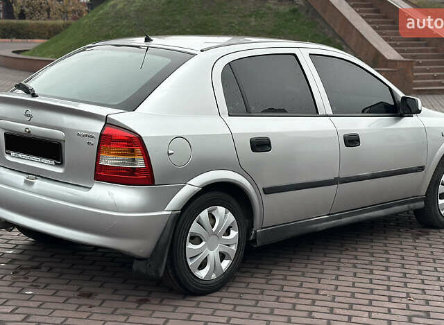 Сірий Опель Астра, об'ємом двигуна 1.6 л та пробігом 295 тис. км за 3999 $, фото 9 на Automoto.ua