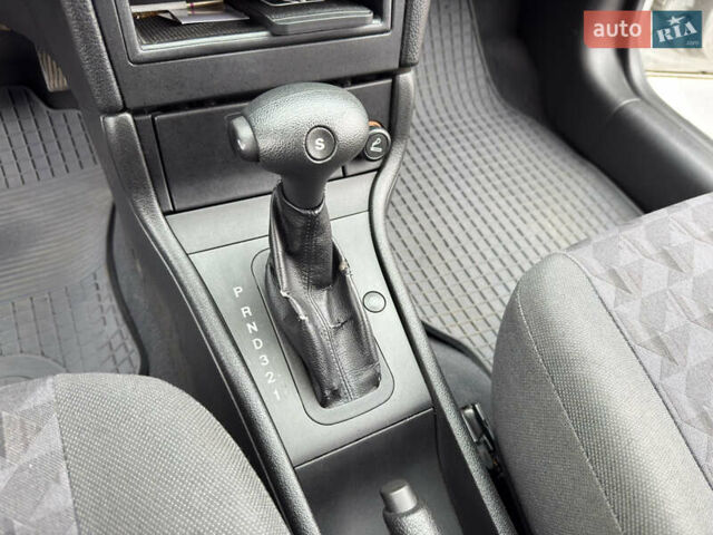 Серый Опель Астра, объемом двигателя 1.6 л и пробегом 179 тыс. км за 5200 $, фото 25 на Automoto.ua