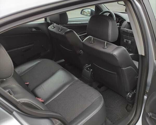 Серый Опель Астра, объемом двигателя 1.9 л и пробегом 353 тыс. км за 5850 $, фото 8 на Automoto.ua