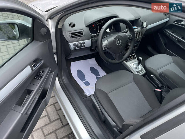 Серый Опель Астра, объемом двигателя 1.6 л и пробегом 214 тыс. км за 5650 $, фото 13 на Automoto.ua