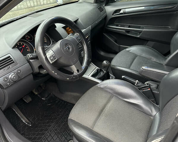 Серый Опель Астра, объемом двигателя 1.6 л и пробегом 280 тыс. км за 4100 $, фото 5 на Automoto.ua