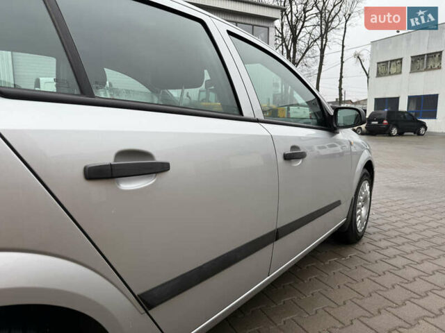 Серый Опель Астра, объемом двигателя 1.6 л и пробегом 168 тыс. км за 5100 $, фото 17 на Automoto.ua