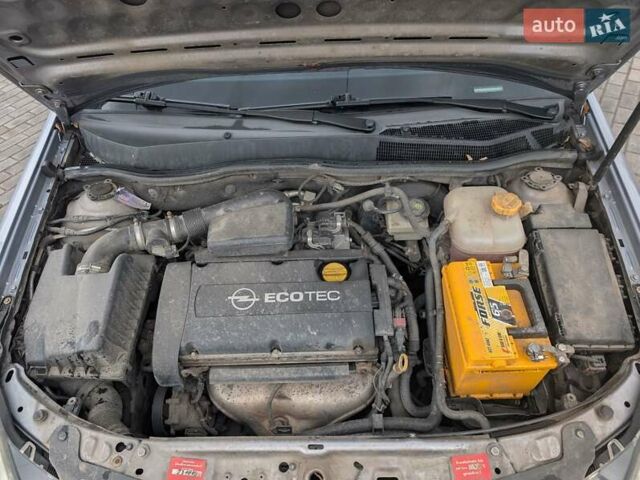 Серый Опель Астра, объемом двигателя 1.6 л и пробегом 290 тыс. км за 4999 $, фото 9 на Automoto.ua