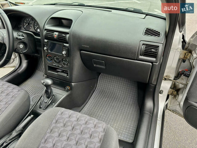 Серый Опель Астра, объемом двигателя 1.6 л и пробегом 179 тыс. км за 5200 $, фото 8 на Automoto.ua