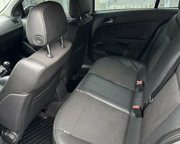 Серый Опель Астра, объемом двигателя 1.6 л и пробегом 280 тыс. км за 4100 $, фото 6 на Automoto.ua