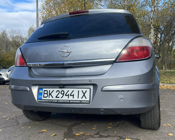 Серый Опель Астра, объемом двигателя 1.82 л и пробегом 213 тыс. км за 5800 $, фото 7 на Automoto.ua
