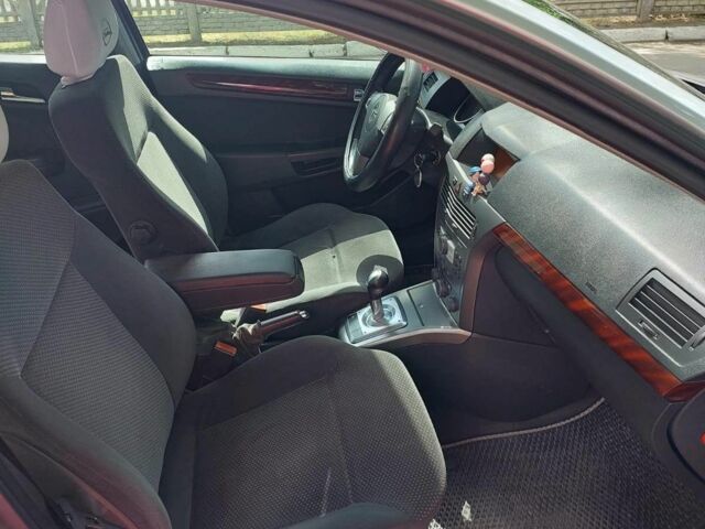 Серый Опель Астра, объемом двигателя 1.6 л и пробегом 210 тыс. км за 5000 $, фото 4 на Automoto.ua