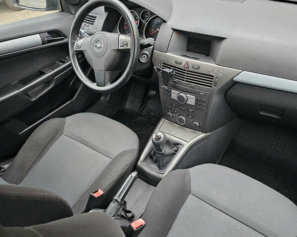 Сірий Опель Астра, об'ємом двигуна 1.36 л та пробігом 271 тис. км за 3000 $, фото 4 на Automoto.ua