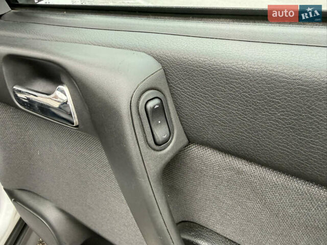 Серый Опель Астра, объемом двигателя 1.6 л и пробегом 179 тыс. км за 5200 $, фото 12 на Automoto.ua