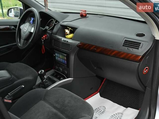 Серый Опель Астра, объемом двигателя 1.6 л и пробегом 188 тыс. км за 4500 $, фото 26 на Automoto.ua