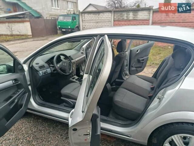 Серый Опель Астра, объемом двигателя 1.6 л и пробегом 251 тыс. км за 4000 $, фото 6 на Automoto.ua