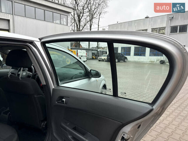 Серый Опель Астра, объемом двигателя 1.6 л и пробегом 168 тыс. км за 5100 $, фото 40 на Automoto.ua