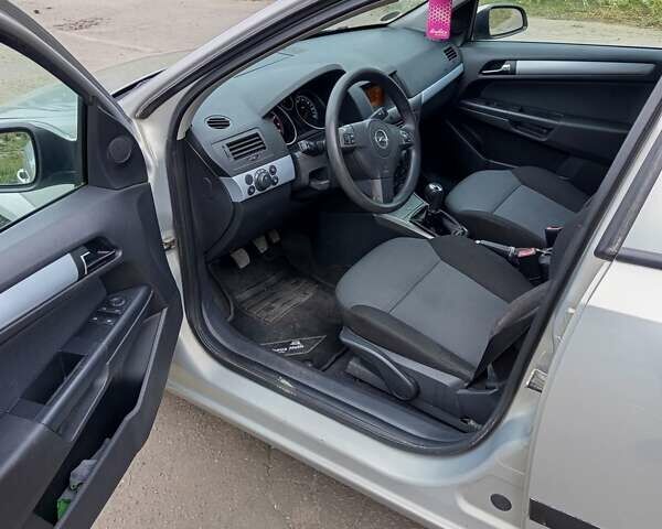 Сірий Опель Астра, об'ємом двигуна 1.6 л та пробігом 258 тис. км за 4300 $, фото 5 на Automoto.ua