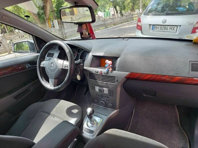 Серый Опель Астра, объемом двигателя 1.6 л и пробегом 210 тыс. км за 5000 $, фото 2 на Automoto.ua