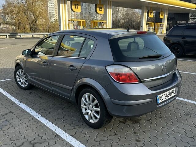 Серый Опель Астра, объемом двигателя 1.6 л и пробегом 238 тыс. км за 4200 $, фото 2 на Automoto.ua