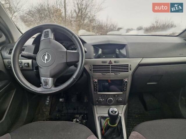 Серый Опель Астра, объемом двигателя 1.6 л и пробегом 250 тыс. км за 3600 $, фото 8 на Automoto.ua