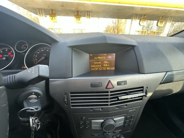 Серый Опель Астра, объемом двигателя 1.6 л и пробегом 238 тыс. км за 4200 $, фото 9 на Automoto.ua